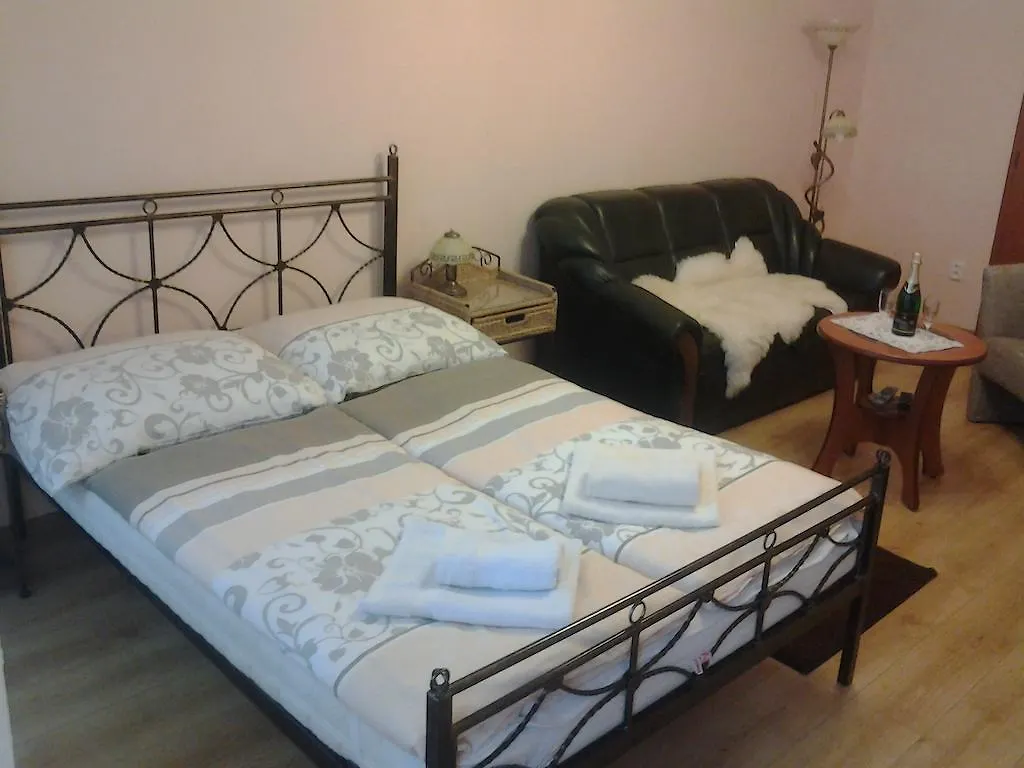 U Tri Jehnatek Apartment Karlovy Vary