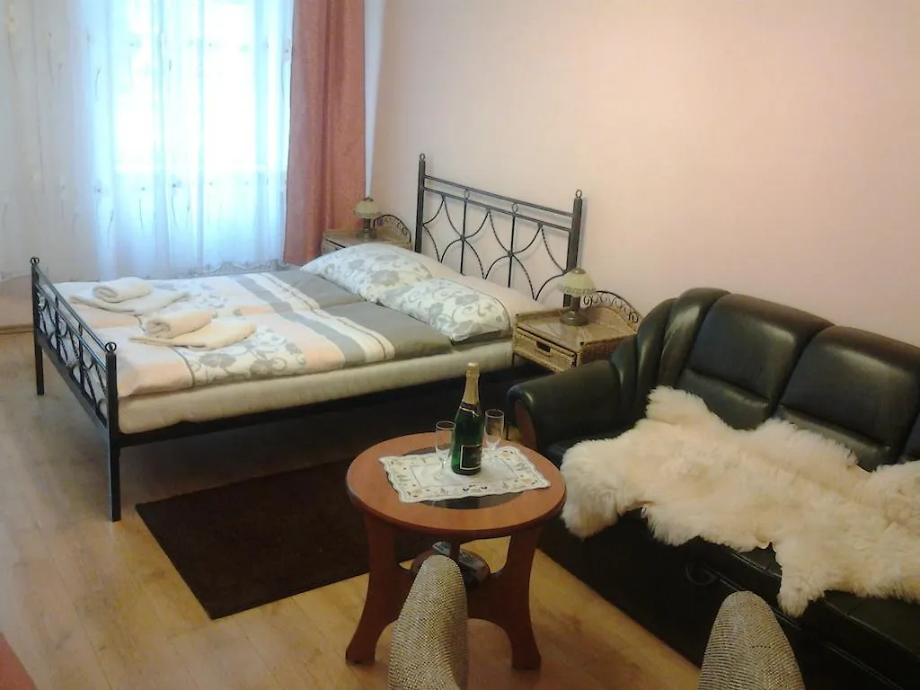 U Tri Jehnatek Apartment Karlovy Vary